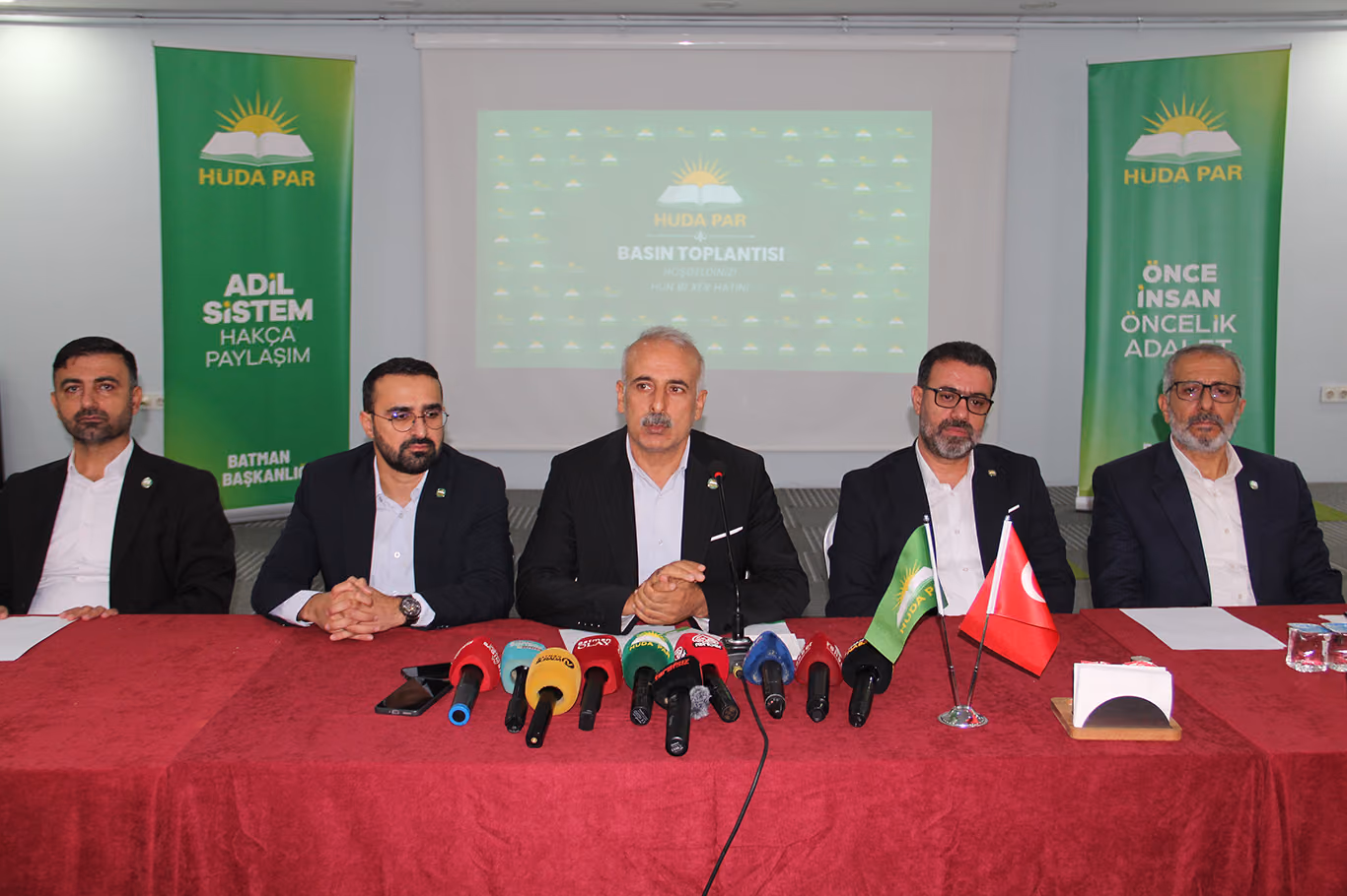 KOLTUKLARI BİR KENARA BIRAKIP HALKIN İÇİNDE OLACAĞIZ (3)