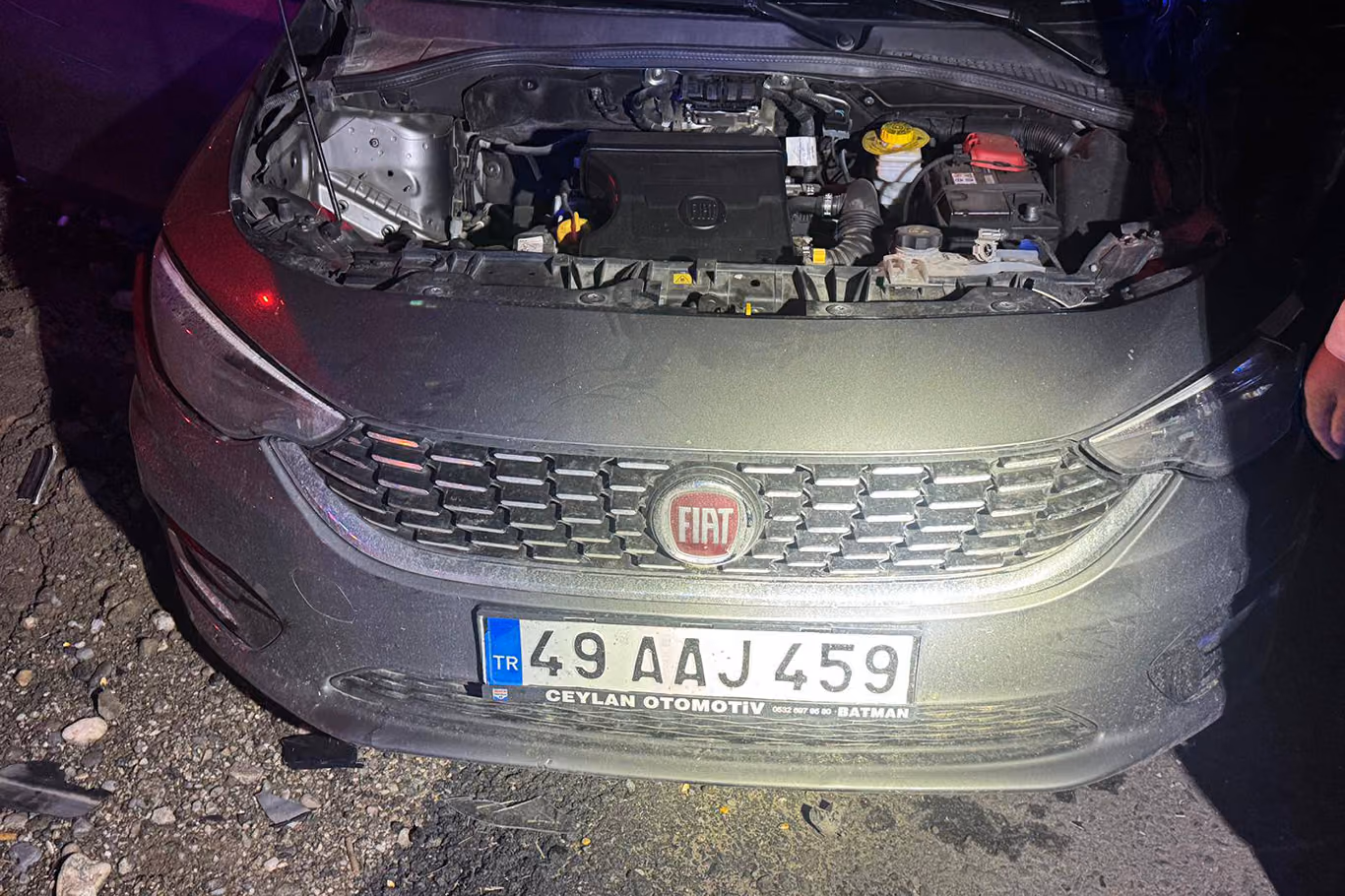 BATMAN’DA OTOMOBİL UÇURUMA YUVARLANDI (1)
