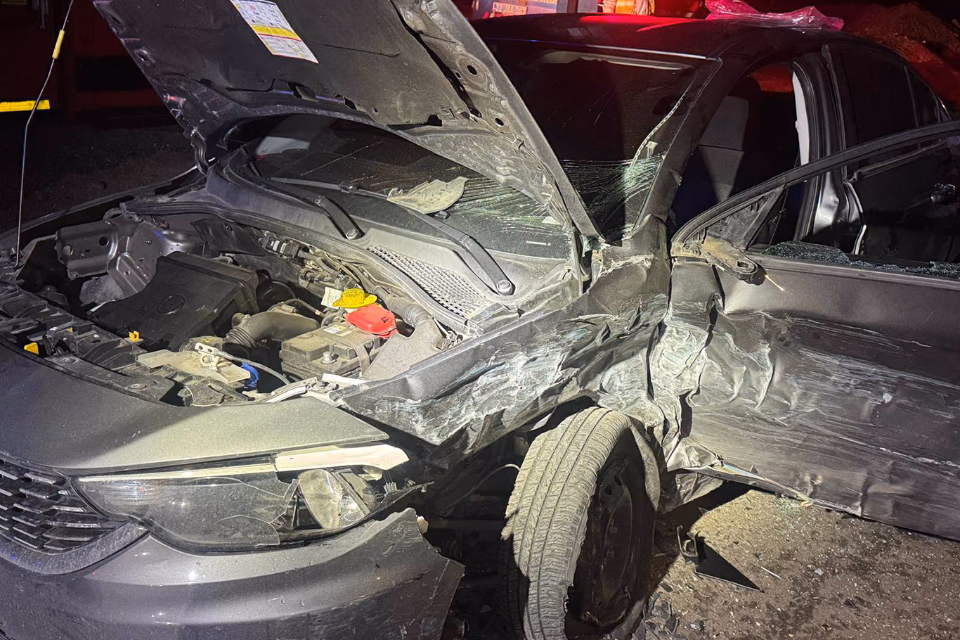 BATMAN’DA OTOMOBİL UÇURUMA YUVARLANDI (3)