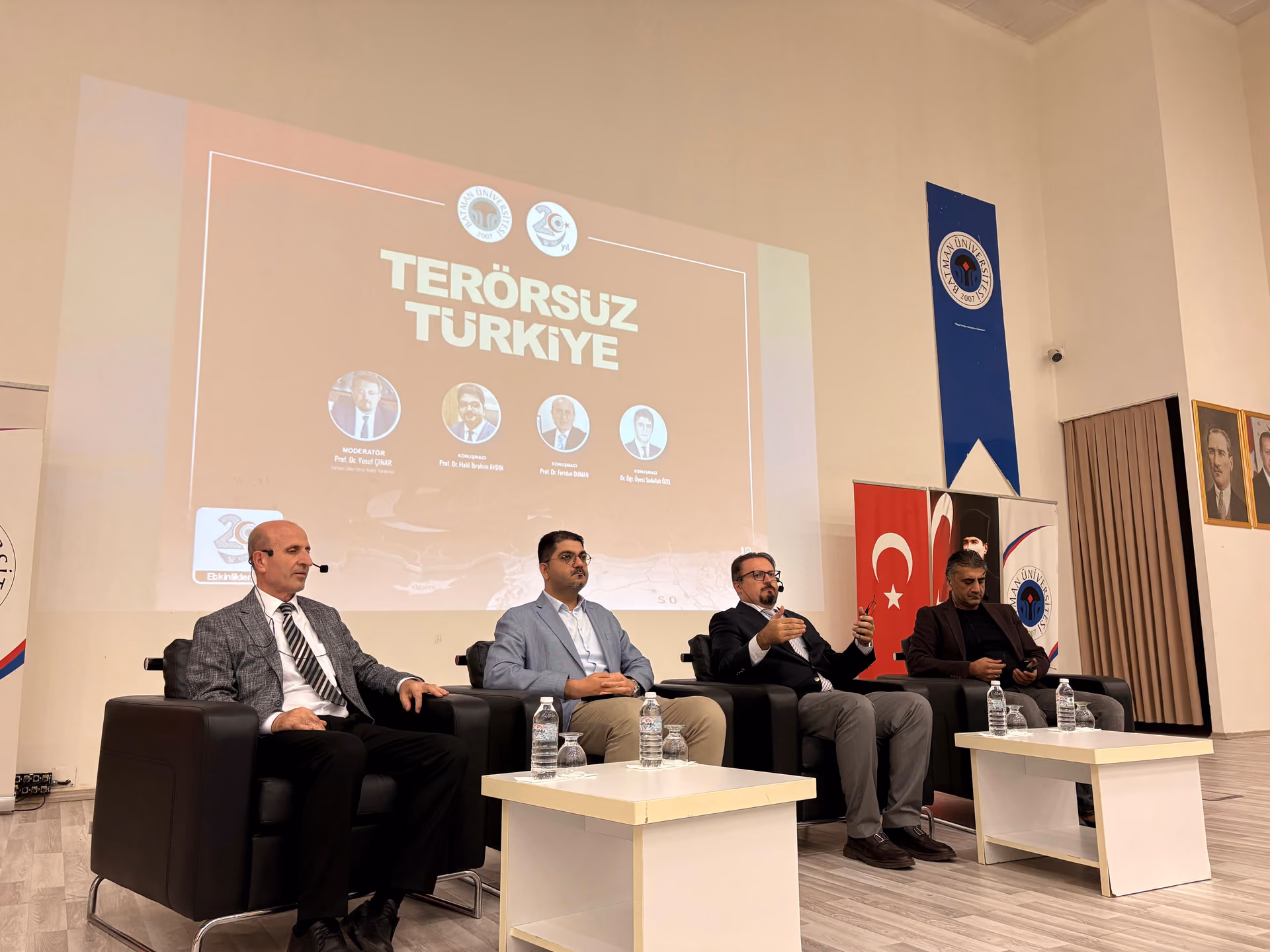 BATMAN ÜNİVERSİTESİNDE ‘TERÖRSÜZ TÜRKİYE’ KONUŞULDU (2)