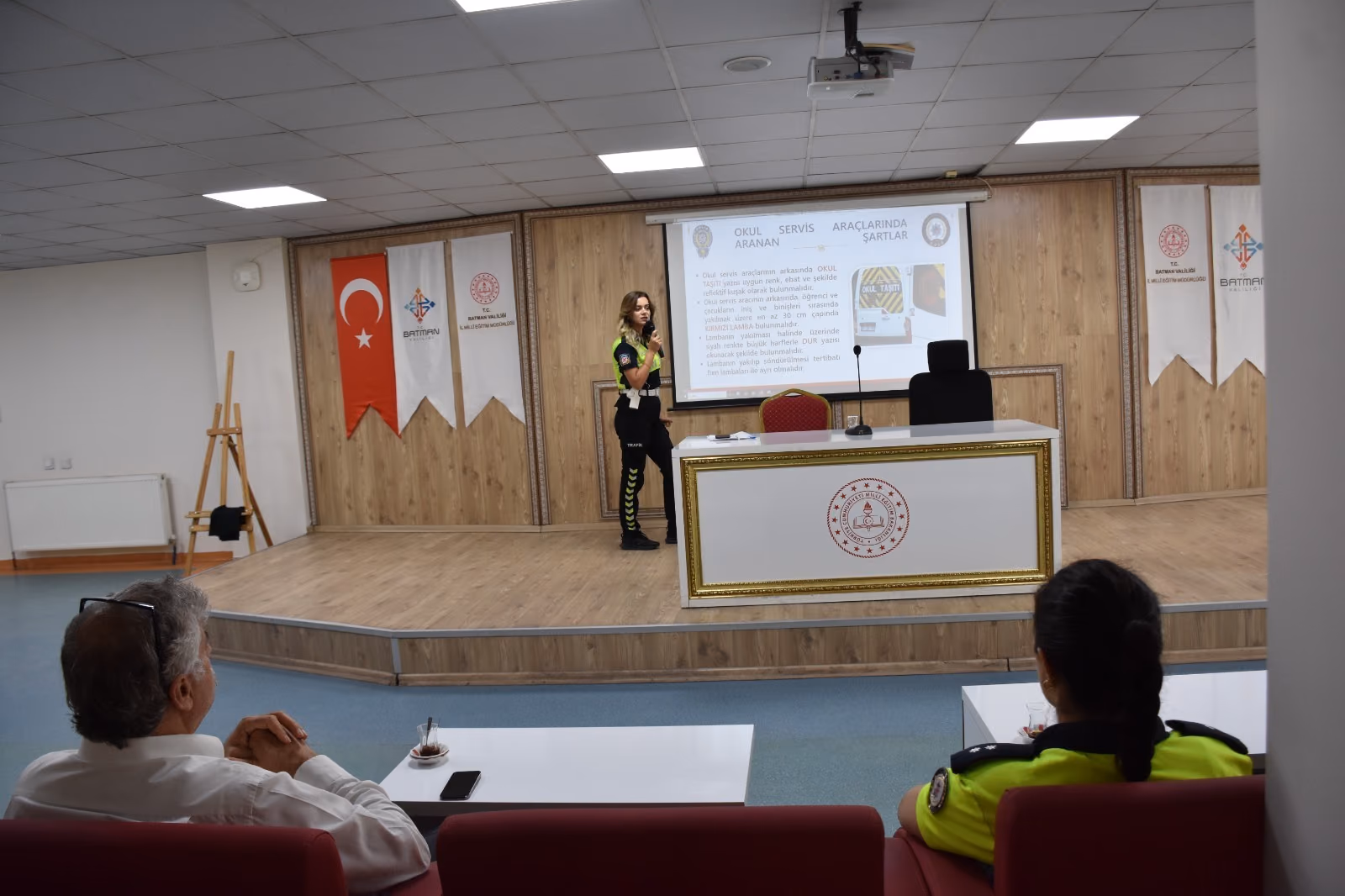 SERVİS ŞOFÖRLERİ VE REHBER PERSONELE TRAFİK EĞİTİMİ (2)