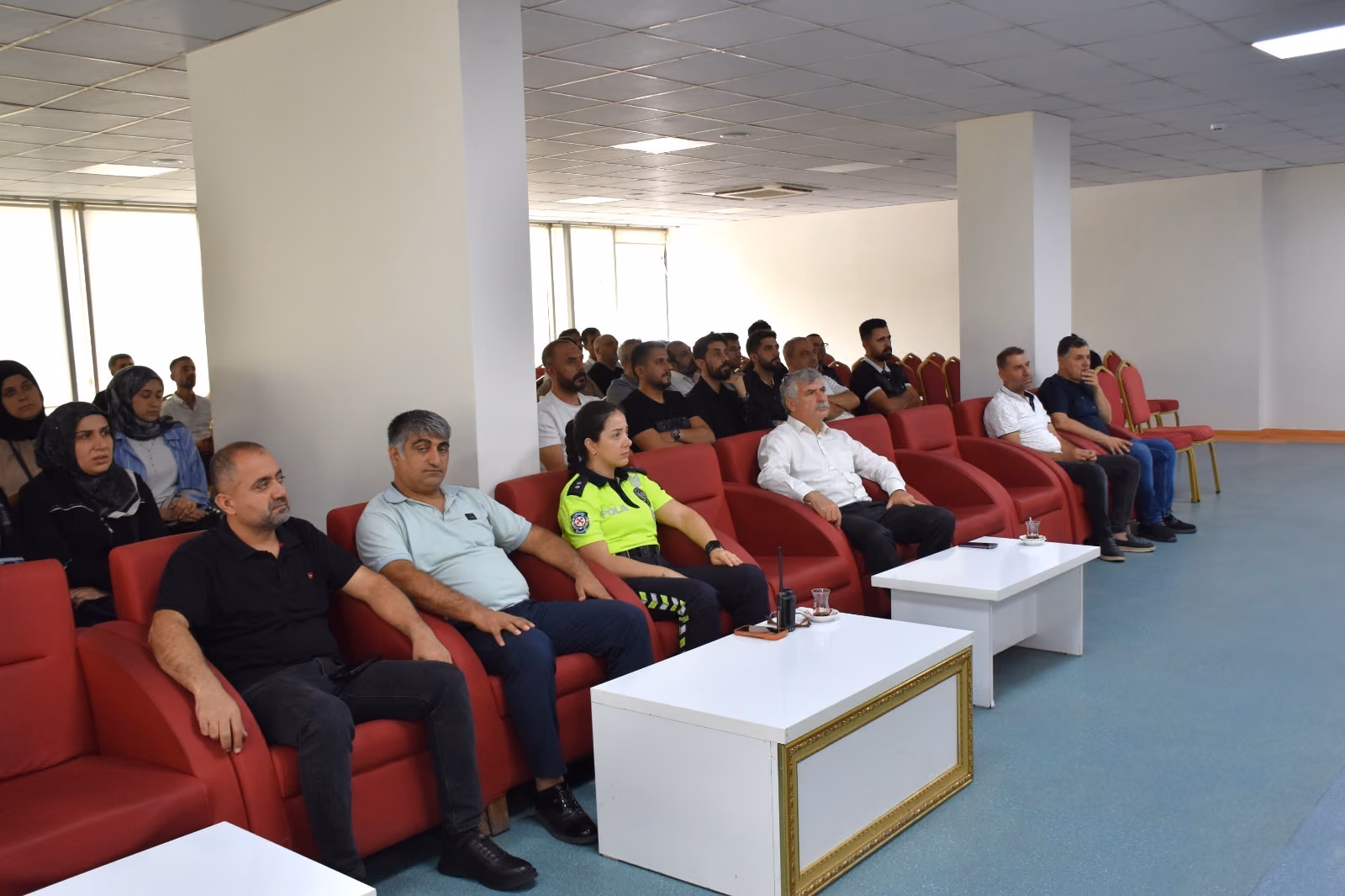 SERVİS ŞOFÖRLERİ VE REHBER PERSONELE TRAFİK EĞİTİMİ (2)