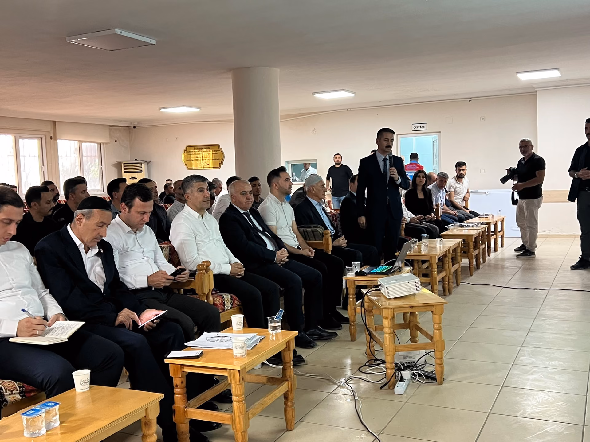 VALİ CANALP ÇAY MAHALLESİ SAKİNLERİYLE BULUŞTU (6)