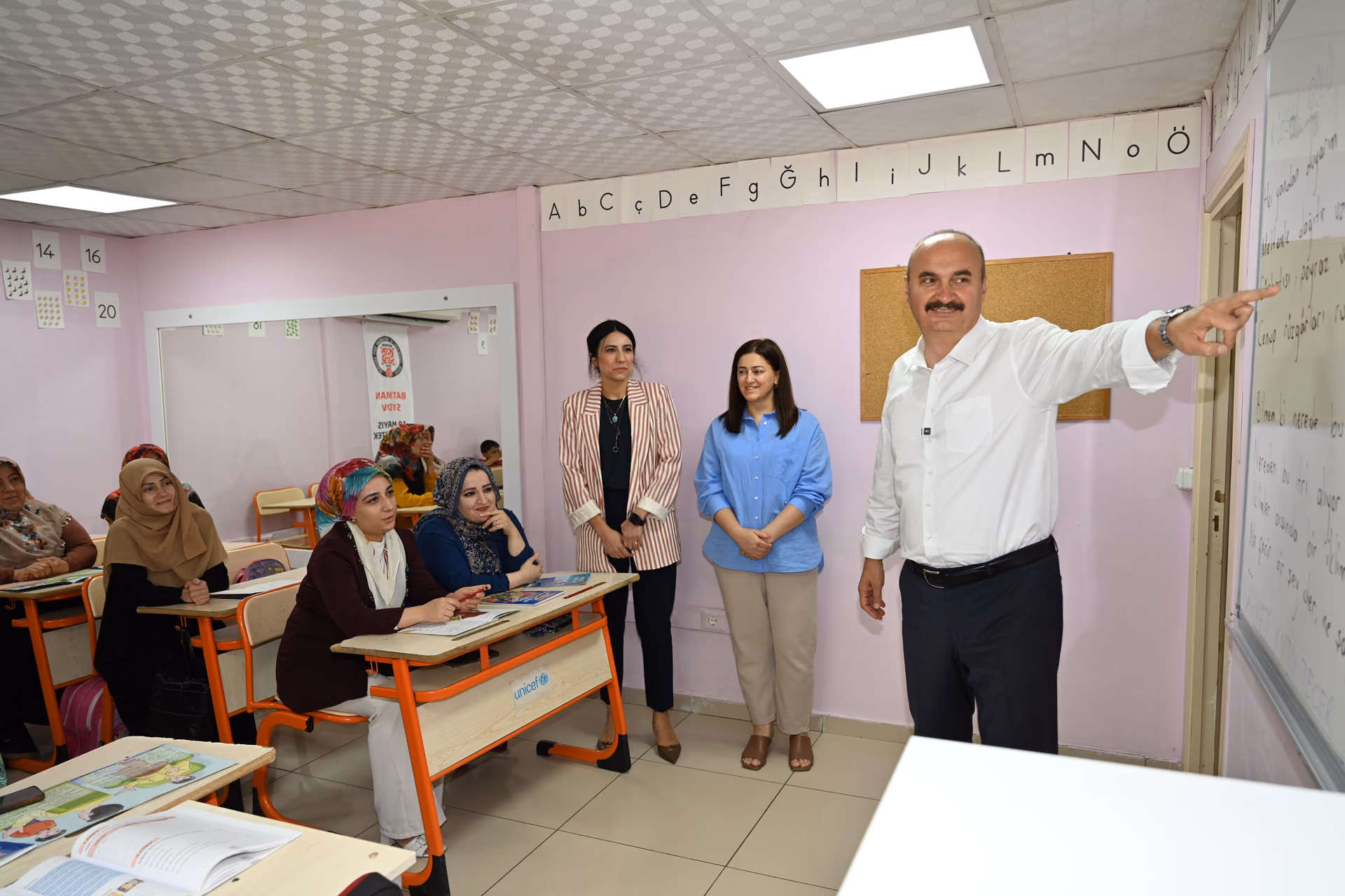 VALİ CANALP ÇAY MAHALLESİ SAKİNLERİYLE BULUŞTU (6)