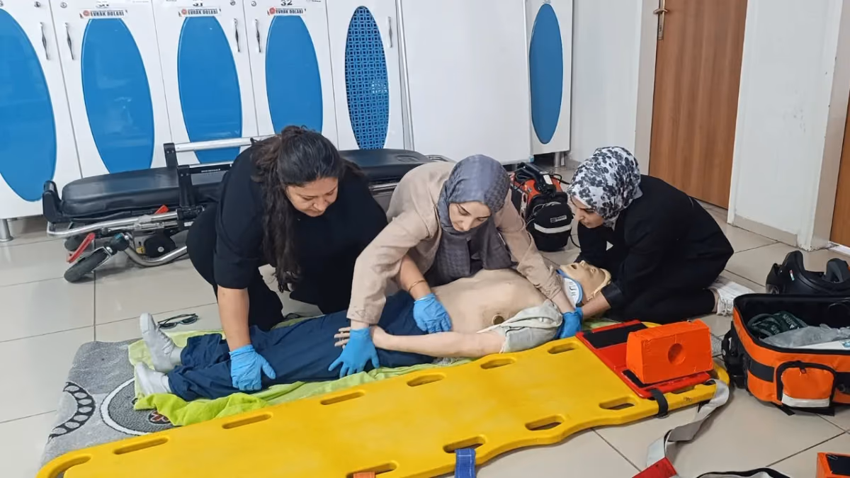 AMBULANS EKİPLERİNE UYGULAMALI EĞİTİM