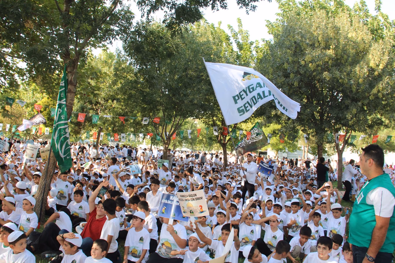 Binlerce Çocuk Namazda Buluştu!3