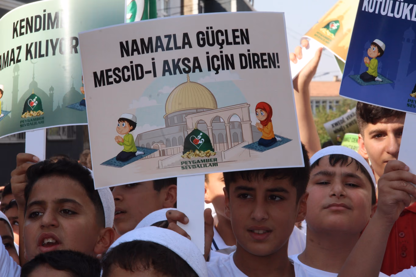 ÖRNEK İMAMDAN TAKDİR TOPLAYAN DAVRANIŞ (2)
