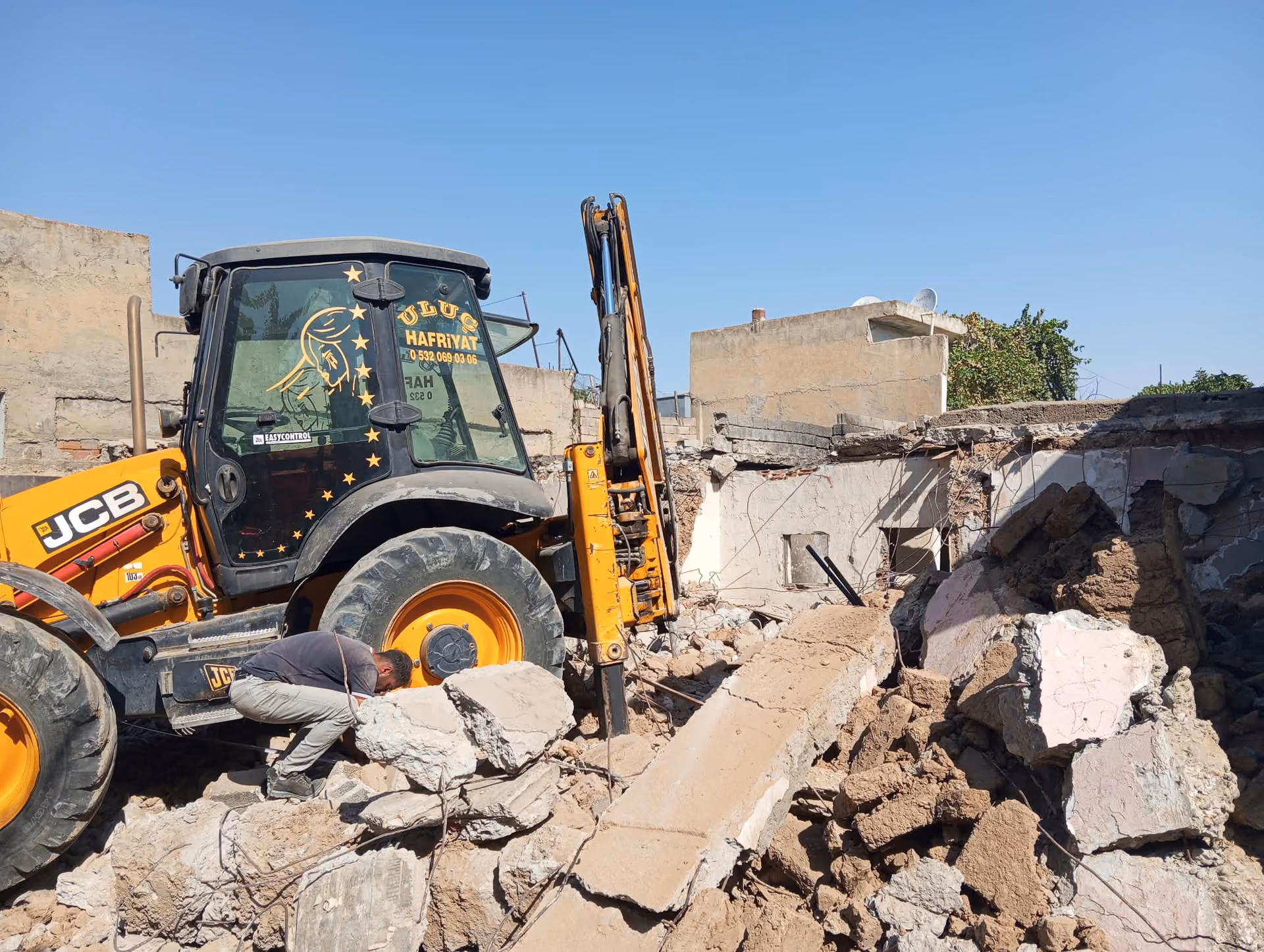 METRUK BİNALARA NEŞTER: 6 YAPI YIKILDI