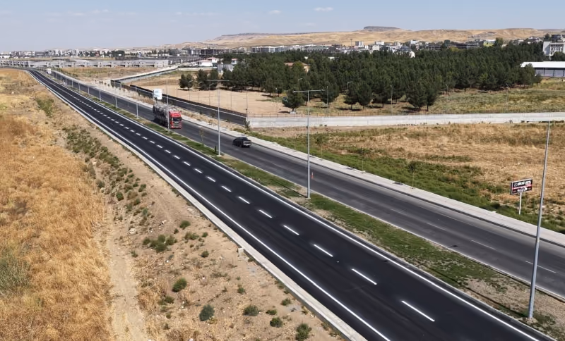 RECEP TAYYİP ERDOĞAN BULVARI’NDA YOL ÇİZGİLERİ YENİLENDİ