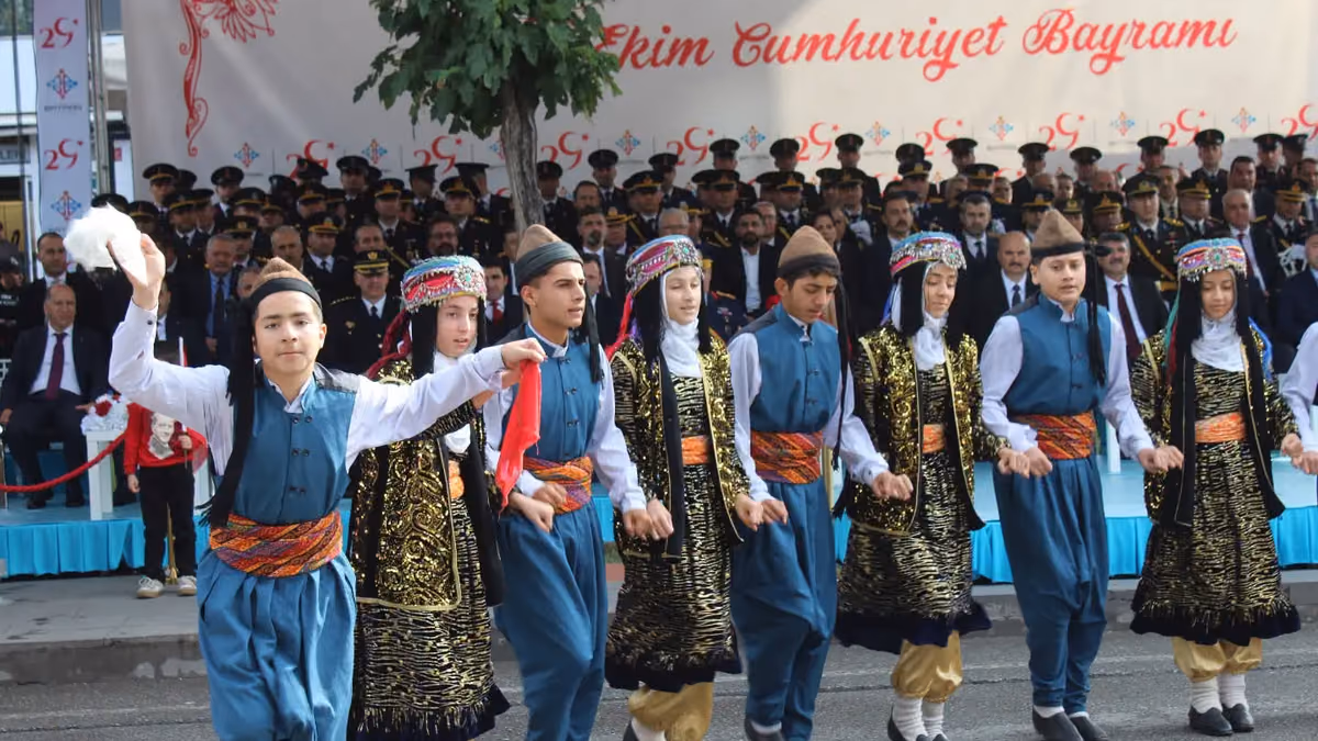 29 EKİM CUMHURİYET BAYRAMI COŞKUYLA KUTLANDI (5)