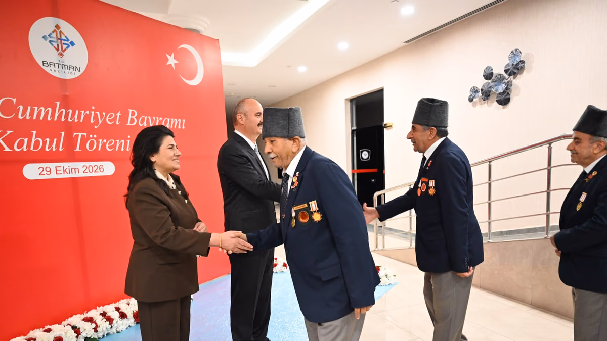 29 EKİM KUTLAMALARI KABUL TÖRENİYLE SONA ERDİ (4)