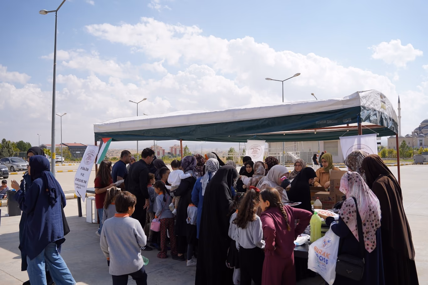 ÖĞRENCİLERDEN GAZZE YARARINA KERMES