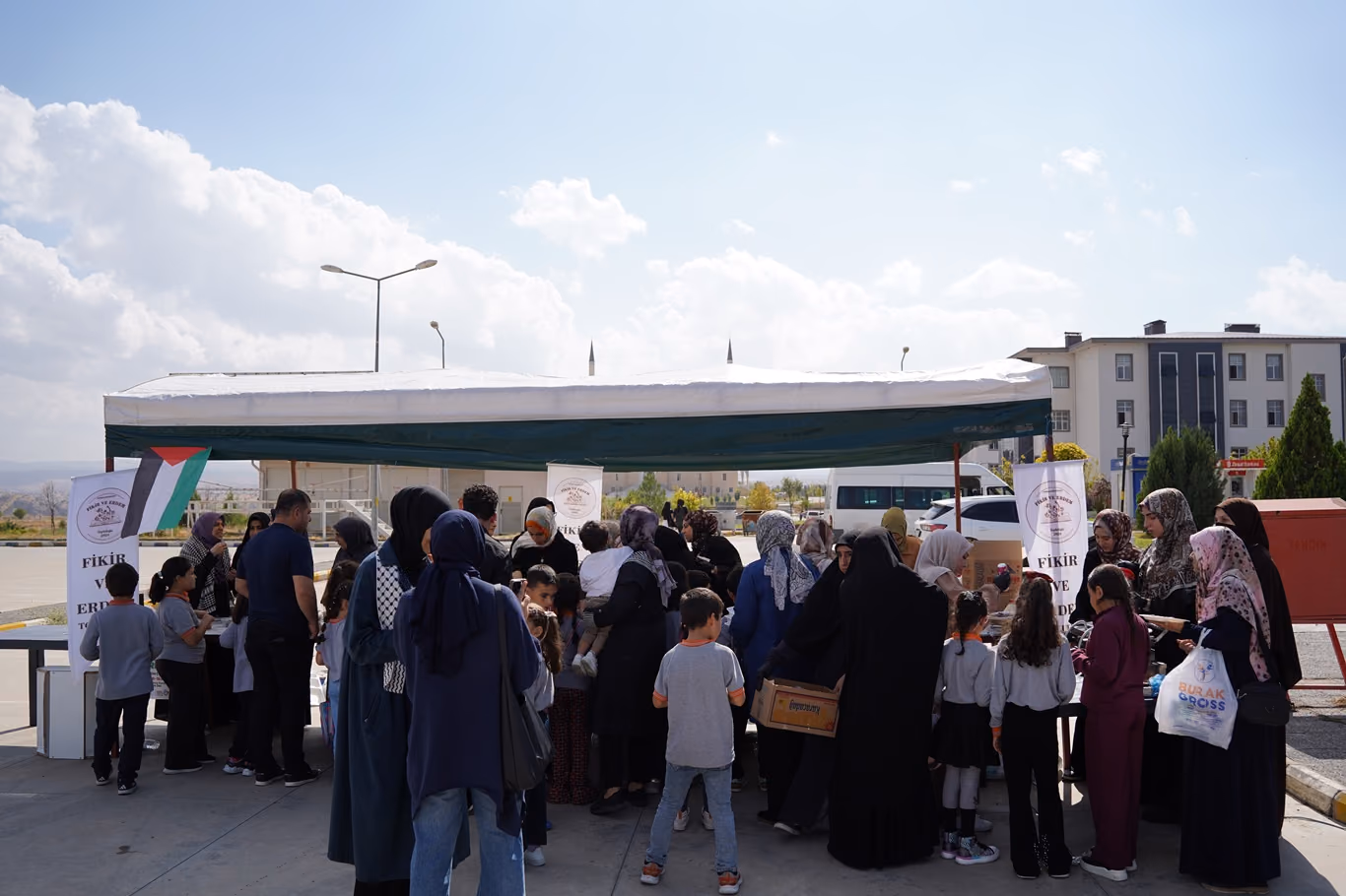 ÖĞRENCİLERDEN GAZZE YARARINA KERMES