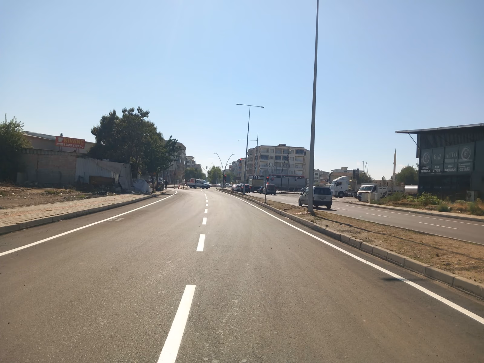 8 KİLOMETRELİK YOL ÇİZGİSİ YENİLENDİ (1)