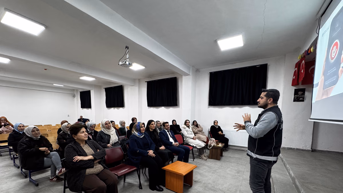 AK PARTİ’DEN 5 İLÇEDE BAĞIMLILIK EĞİTİMİ (1)