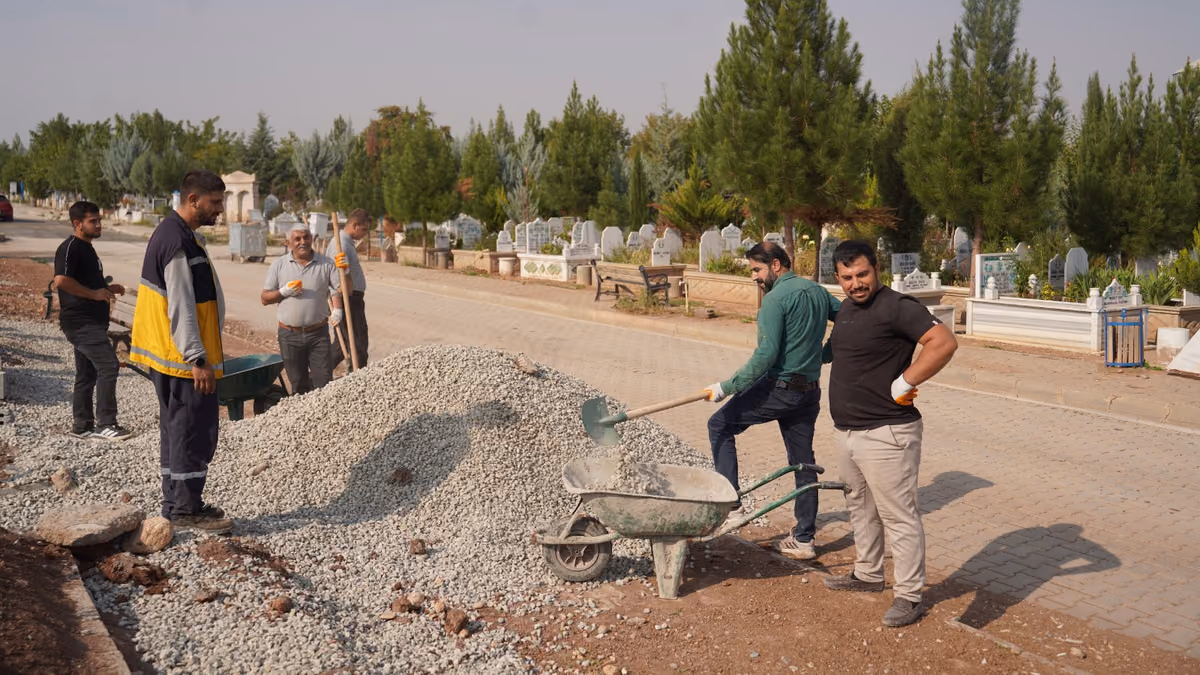 ASRİ MEZARLIK’TA KIŞ ÖNCESİ DÜZENLEME ÇALIŞMALARI (3)