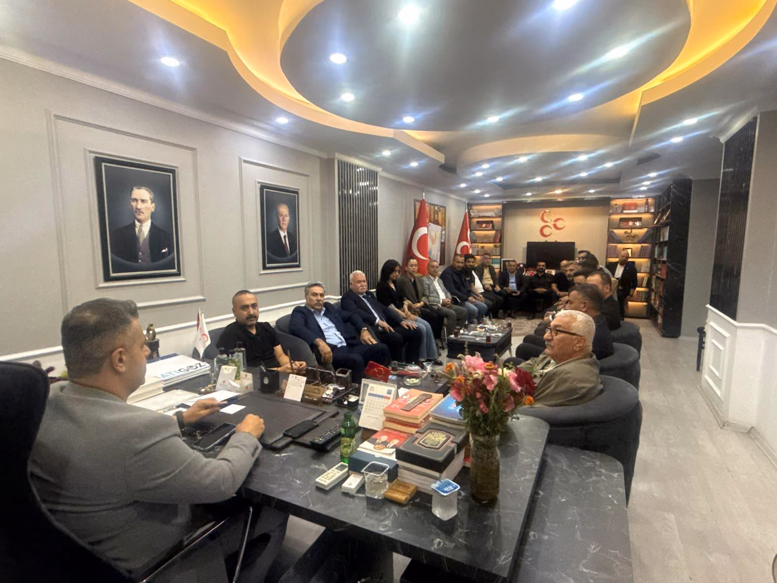 BAŞKAN ÇETİN BAŞKANLIĞINDA YENİ YÖNETİM İLK TOPLANTISINI YAPTI (1)