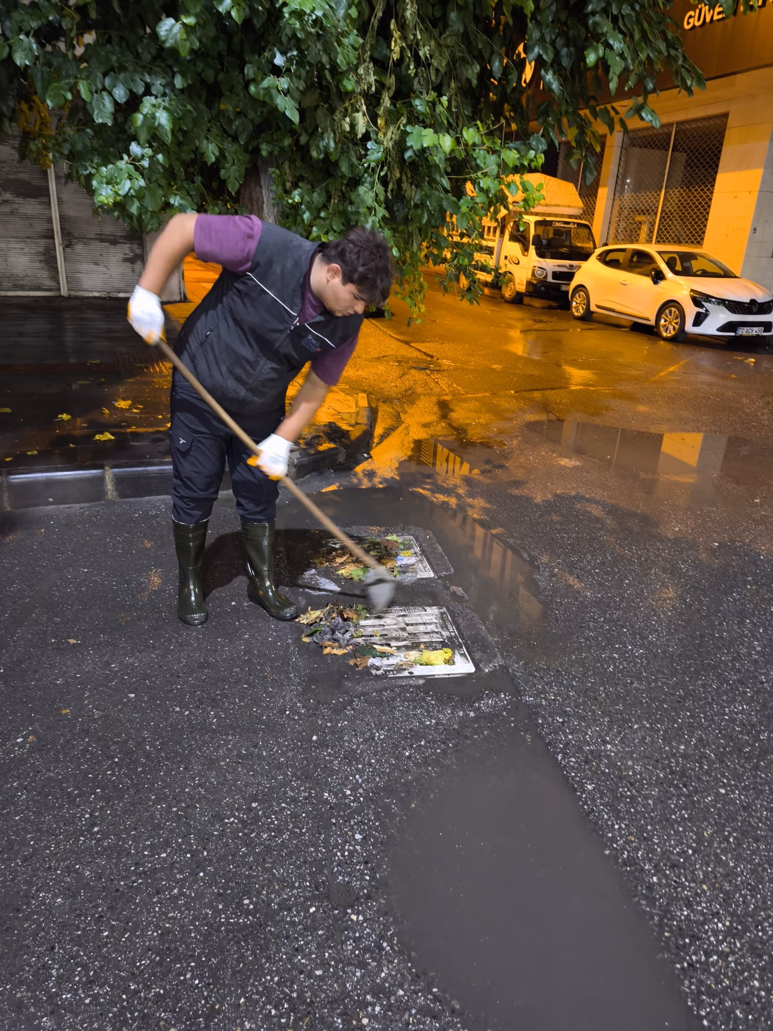 BATMAN’DA SAĞANAK YAĞIŞ MESAİSİ