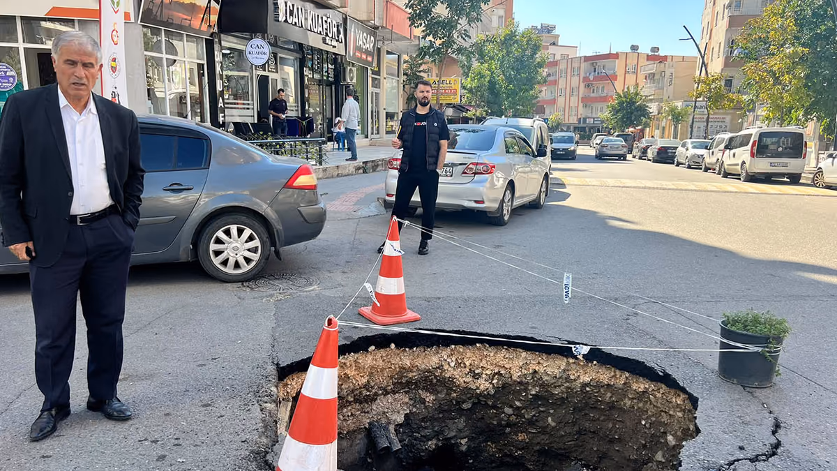 BATMAN’DA YOL ÇÖKTÜ, MAHALLELİ TEDİRGİN (1)