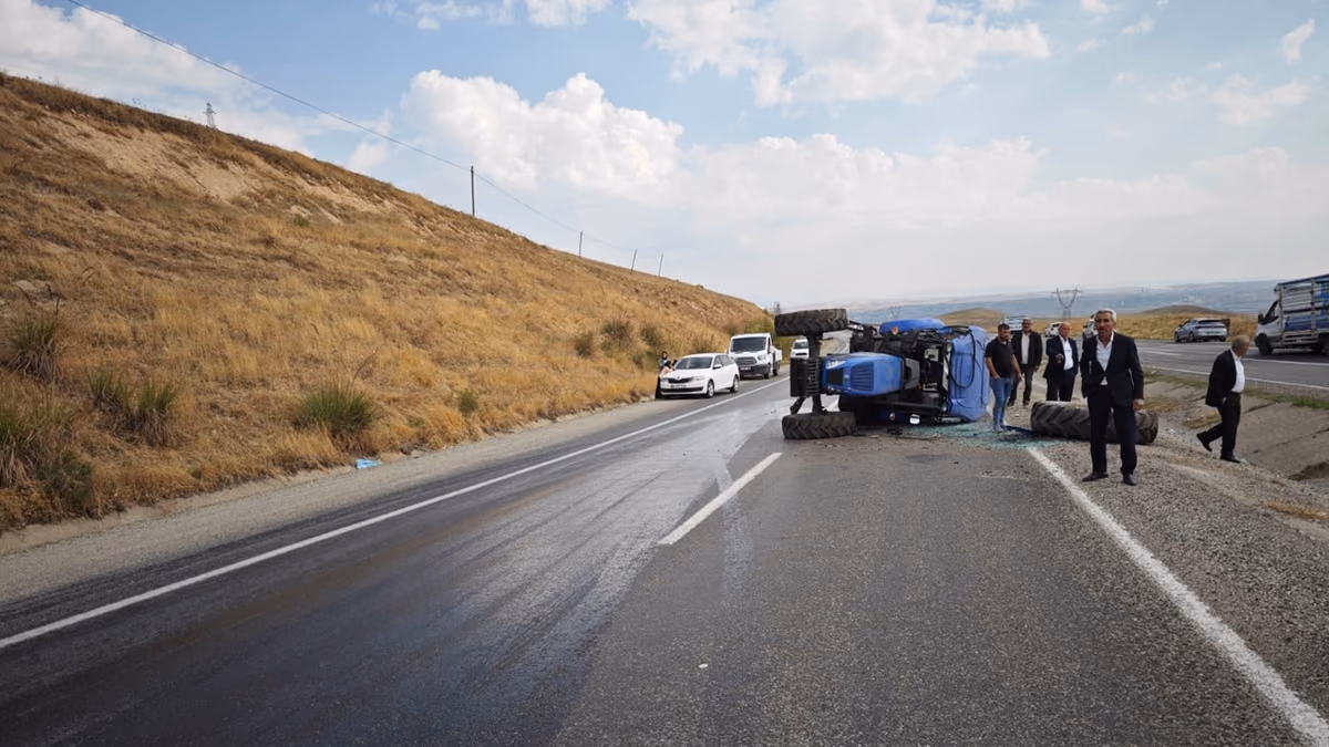 BATMAN-SİLVAN YOLUNDA TRAKTÖR DEVRİLDİ 1 YARALI (1)