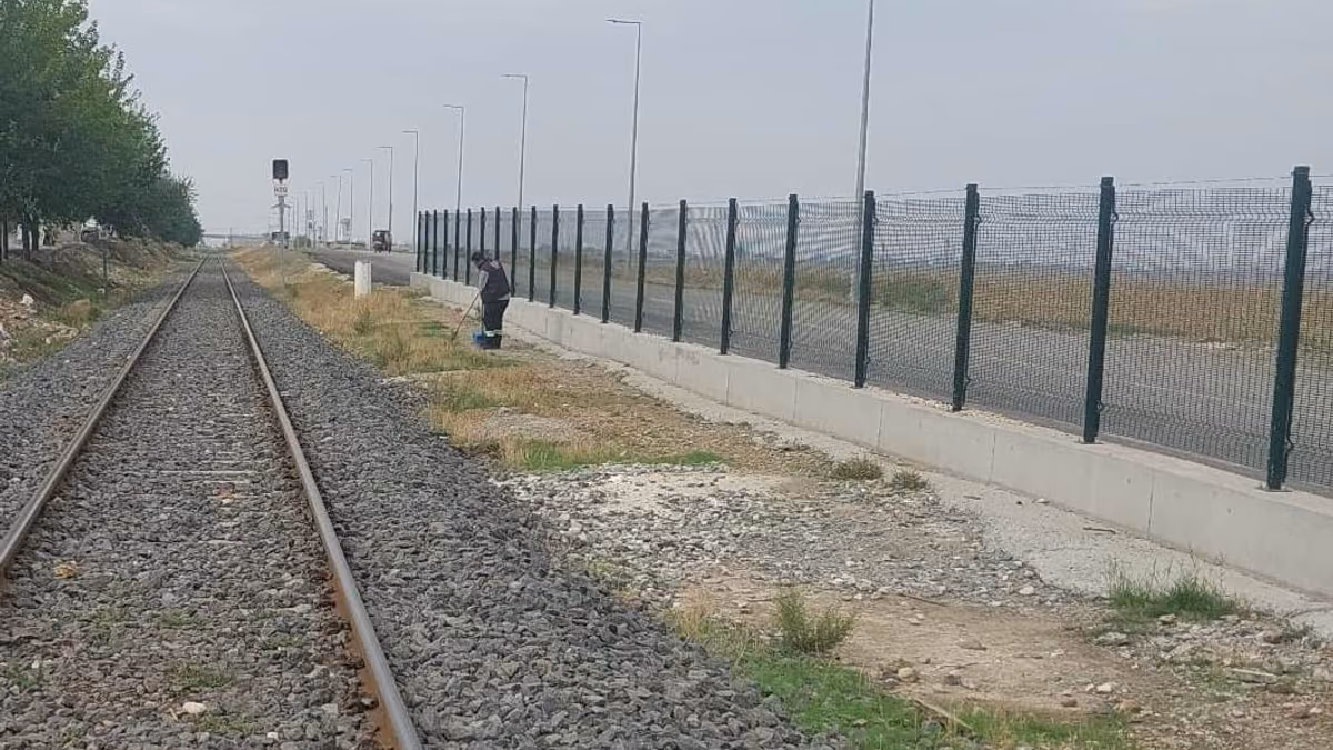 DEMİRYOLU VE ÇEVRE YOLLARINDA TEMİZLİK (1)