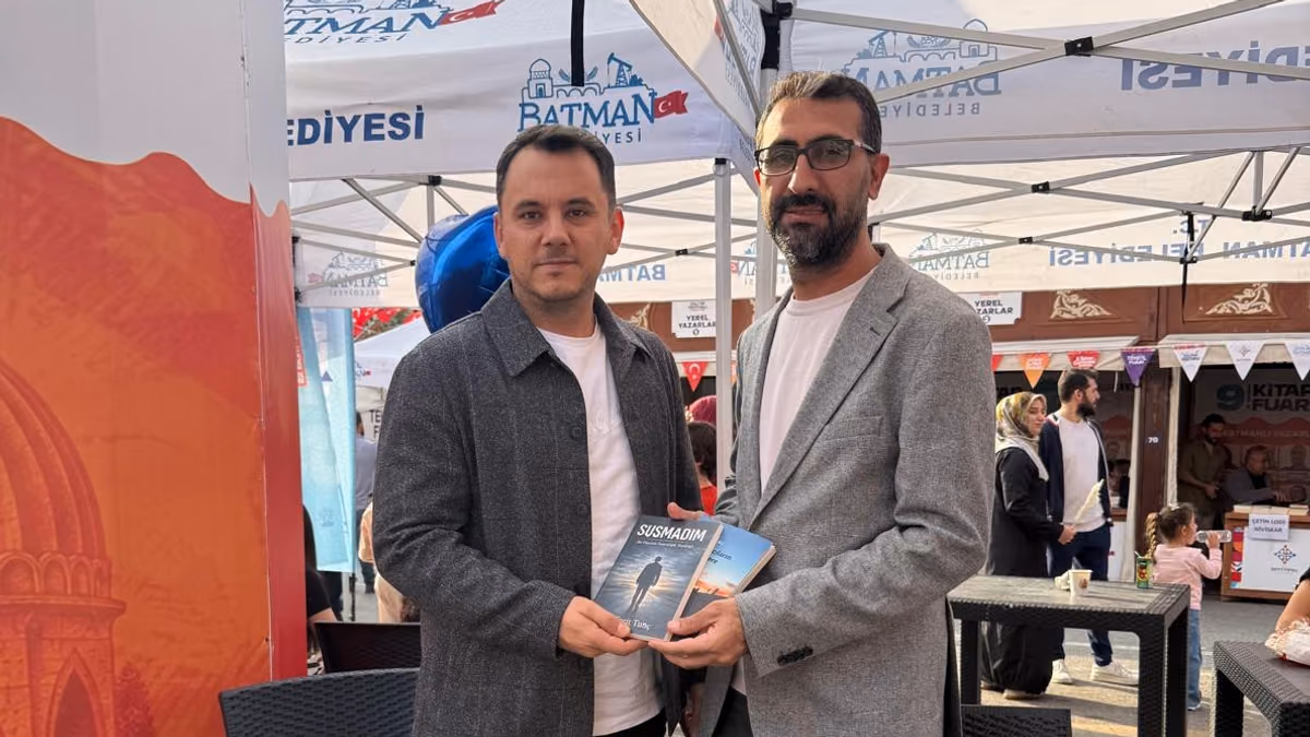 DR. FERİT TUNÇ, BATMAN KİTAP FUARI’NDA OKURLARIYLA BULUŞTU (3)