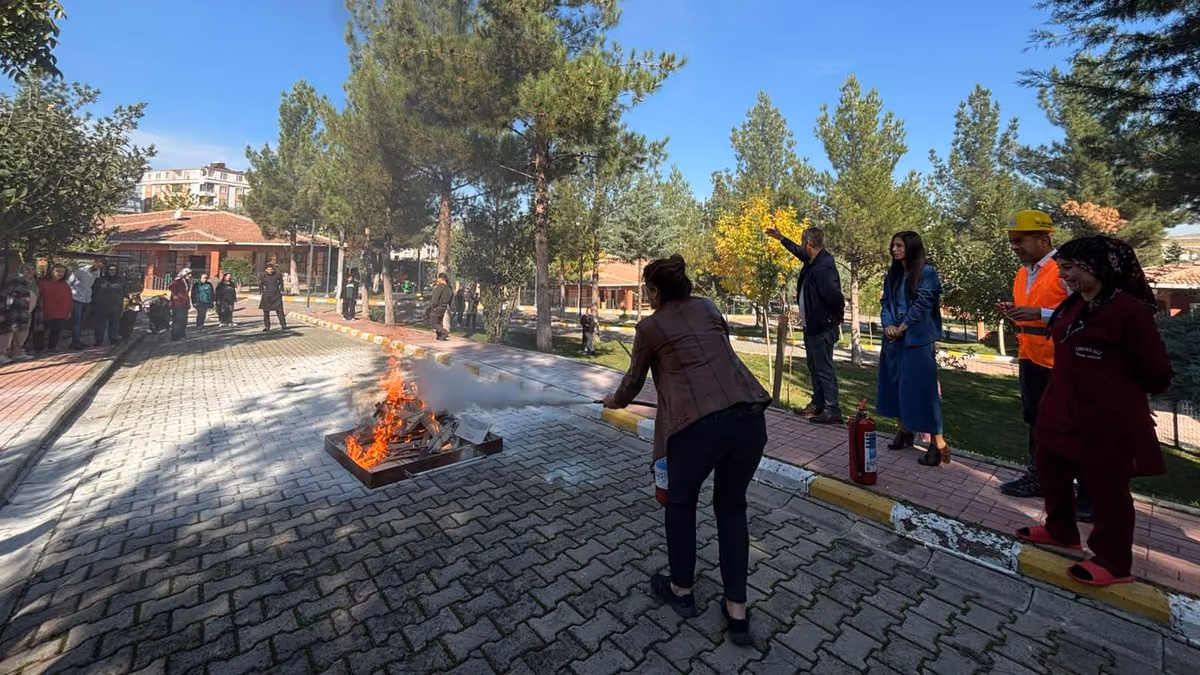 ENGELSİZ YAŞAM MERKEZİNDE YANGIN TATBİKATI (2)