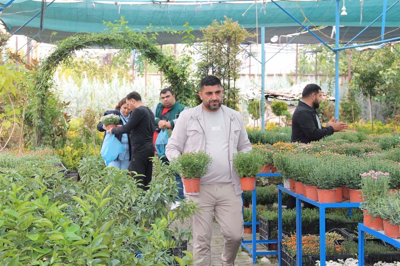 FİDAN VE ÇİÇEK SATIŞLARINDA SONBAHAR HAREKETLİLİĞİ (2)