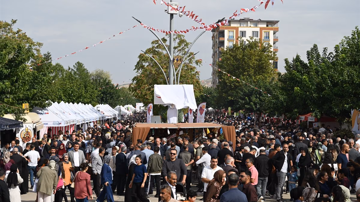 GERCÜŞ’TE BAĞBOZUMU FESTİVALİ COŞKUSU (8)