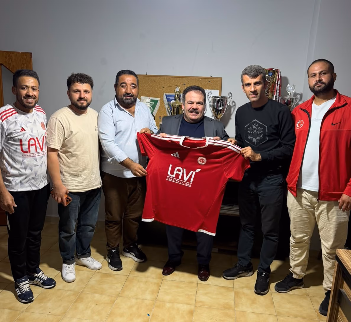 GÖZEL’DEN İŞİTME ENGELLİLER KULÜBÜNE ZİYARET (1)