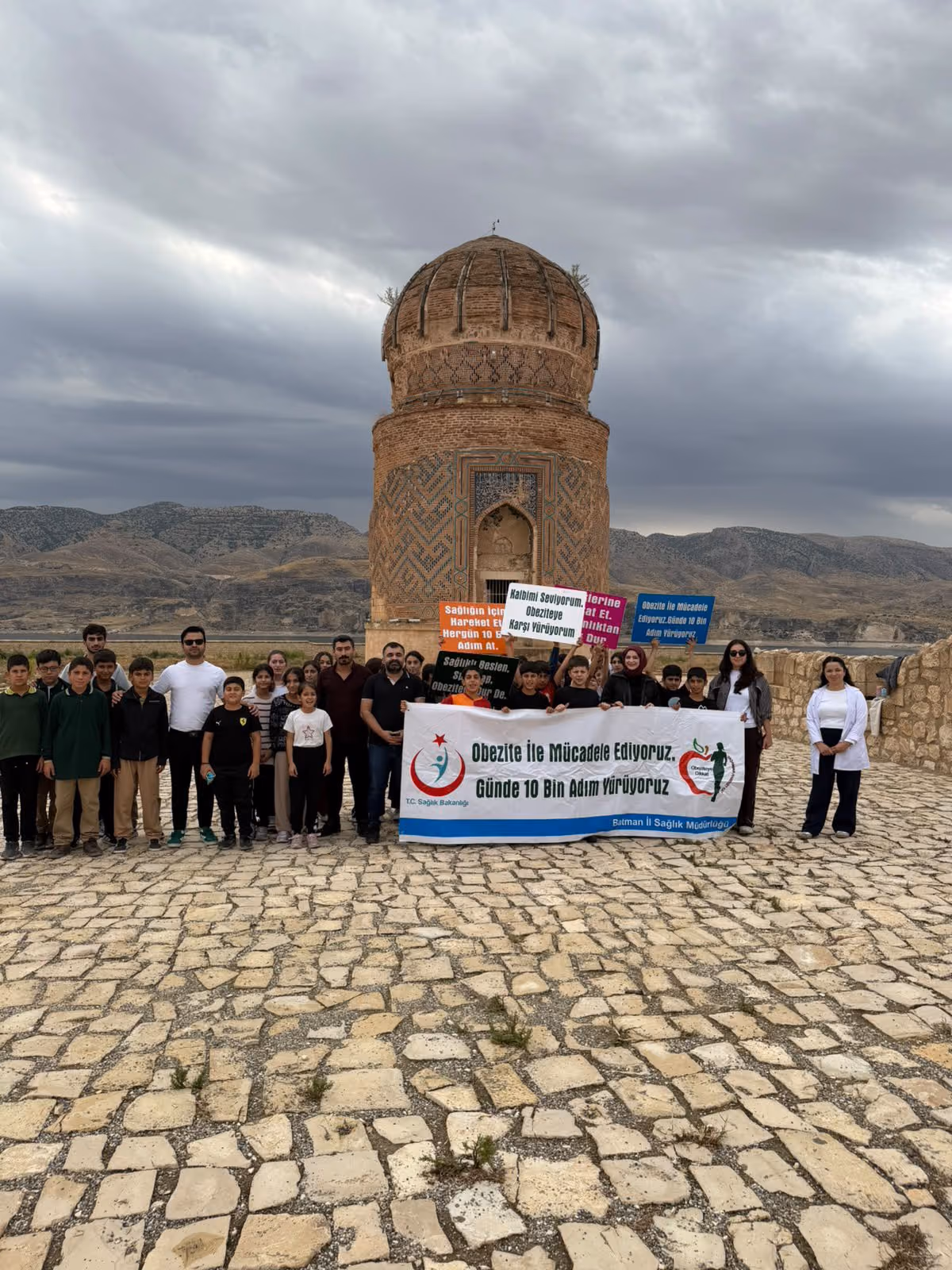 HASANKEYF’TE ÖĞRENCİLER SAĞLIK İÇİN YÜRÜDÜ (2)