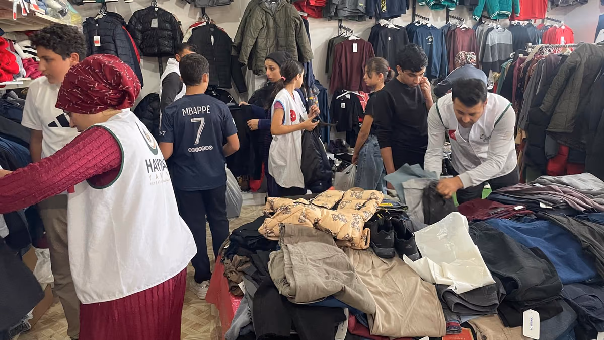 HAYRAT DERNEĞİNDEN ÇOCUKLARA KIŞLIK GİYİM YARDIMI (2)