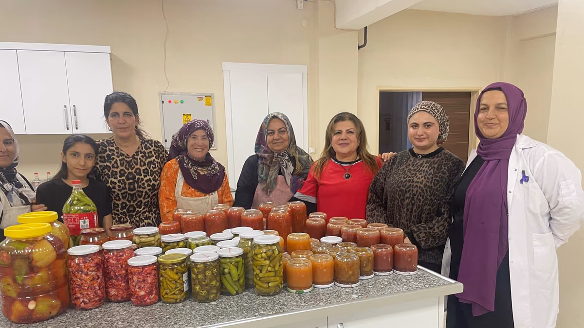 KADINLAR İMECE USULÜ KIŞLIK HAZIRLADI (1)