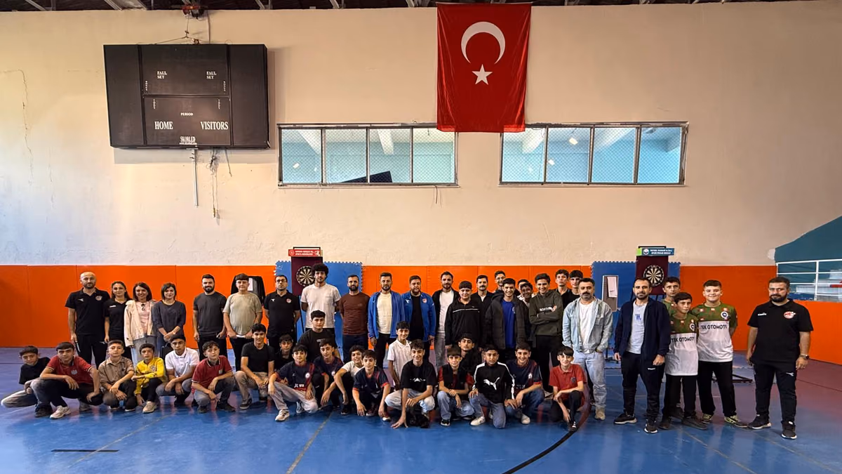 KOZLUK’TA 18 OKULDAN 72 SPORCU DART TURNUVASINDA YARIŞTI (1)