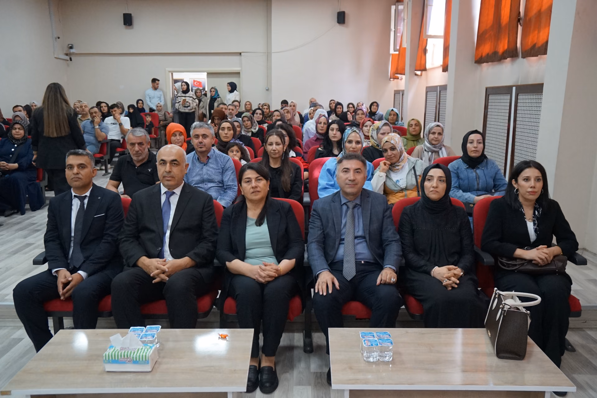 KÜLTÜR ORTAOKULUNDA “AİLE İÇİ İLETİŞİM” KONFERANSI (4)