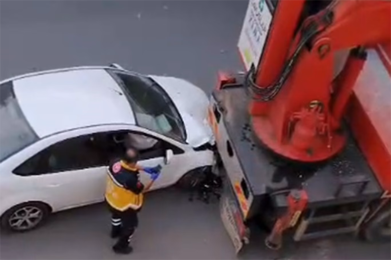 Malatya'da vinç yüklü kamyon köprüye çarptı 2 yaralı (1)