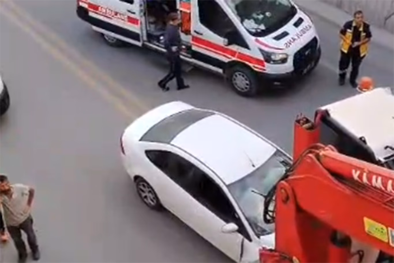 Malatya'da vinç yüklü kamyon köprüye çarptı 2 yaralı (3)