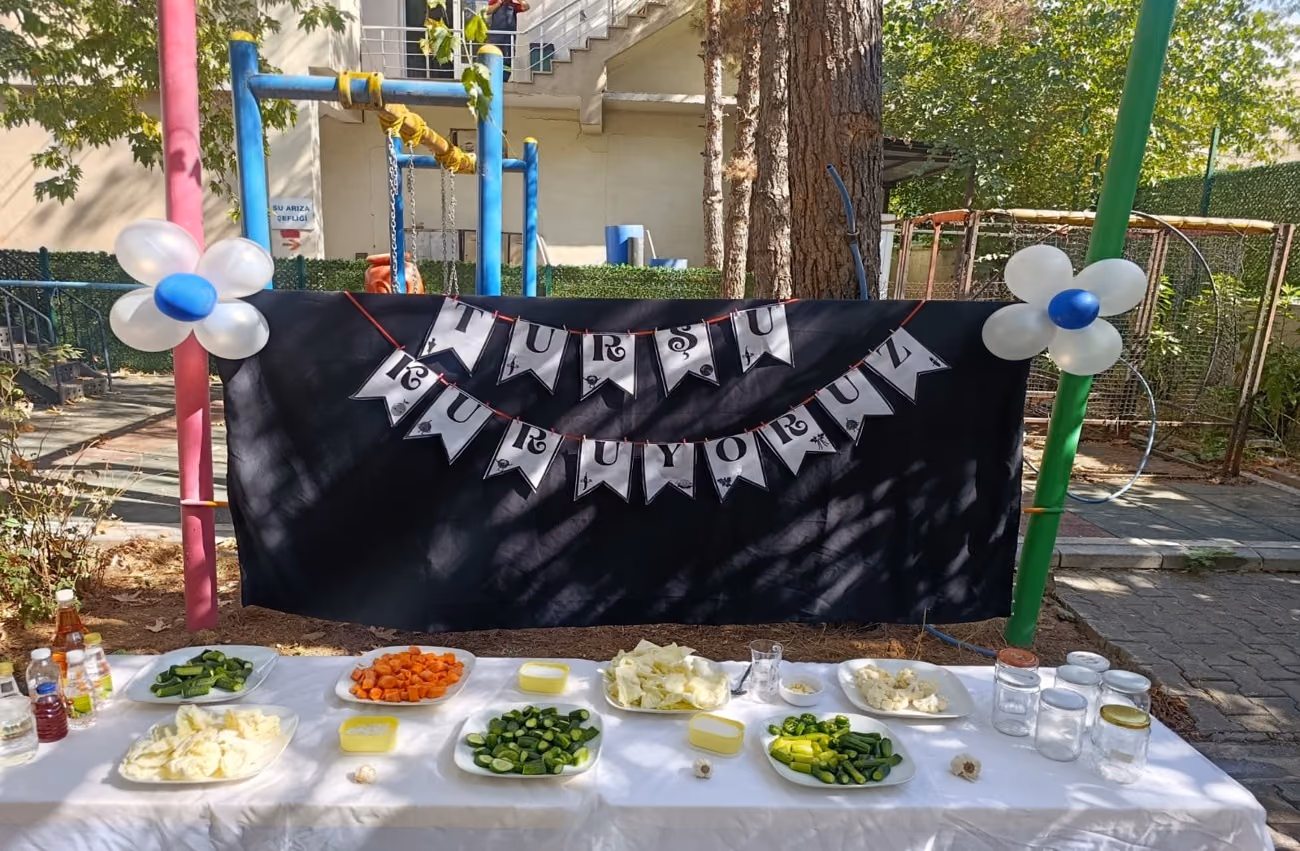 MİNİK ÖĞRENCİLER TURŞU YAPMAYI ÖĞRENDİ (2)