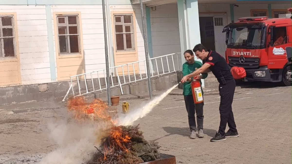MİNİK ÖĞRENCİLER YANGINA KARŞI BİLİNÇLENDİ (4)