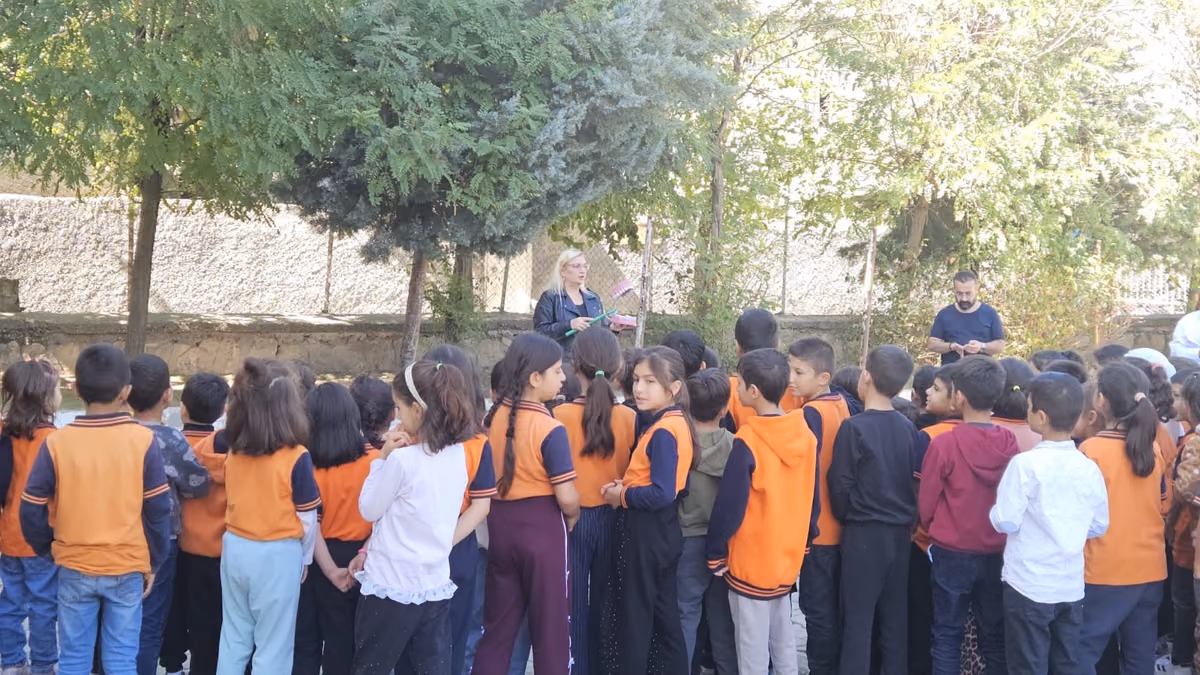 MİNİK ÖĞRENCİLERE DİŞ SAĞLIĞI TARAMASI (2)