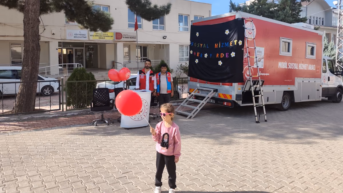 MOBİL SOSYAL HİZMET ARACI GERCÜŞ’TE SAHAYA İNDİ (2)