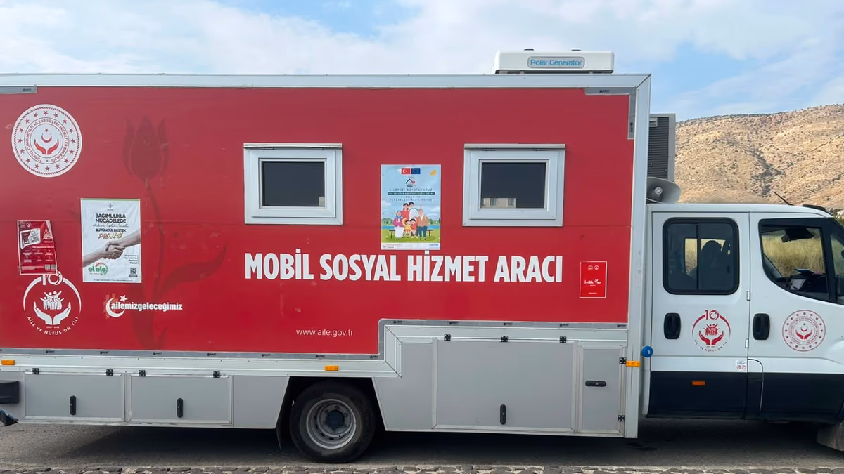 MOBİL SOSYAL HİZMET ARACI HASANKEYF’TE (2)