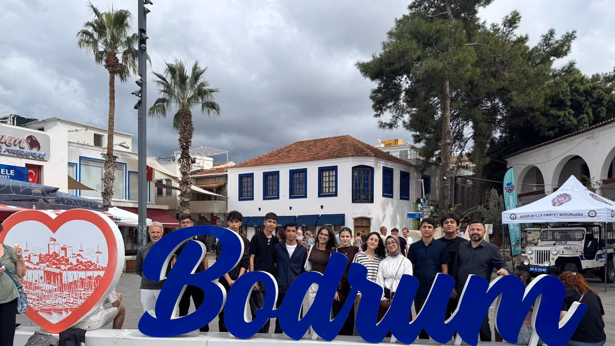 NASIROĞLU SÖZÜNÜ TUTTU, 10 ÖĞRENCİYİ BODRUM’DA TATİLE GÖNDERDİ (3)