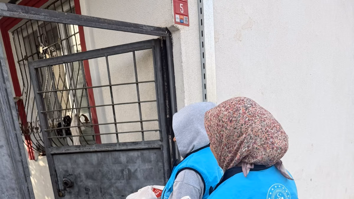 ÖĞRENCİLERDEN İHTİYAÇ SAHİPLERİNE SICAK YEMEK DESTEĞİ (2)