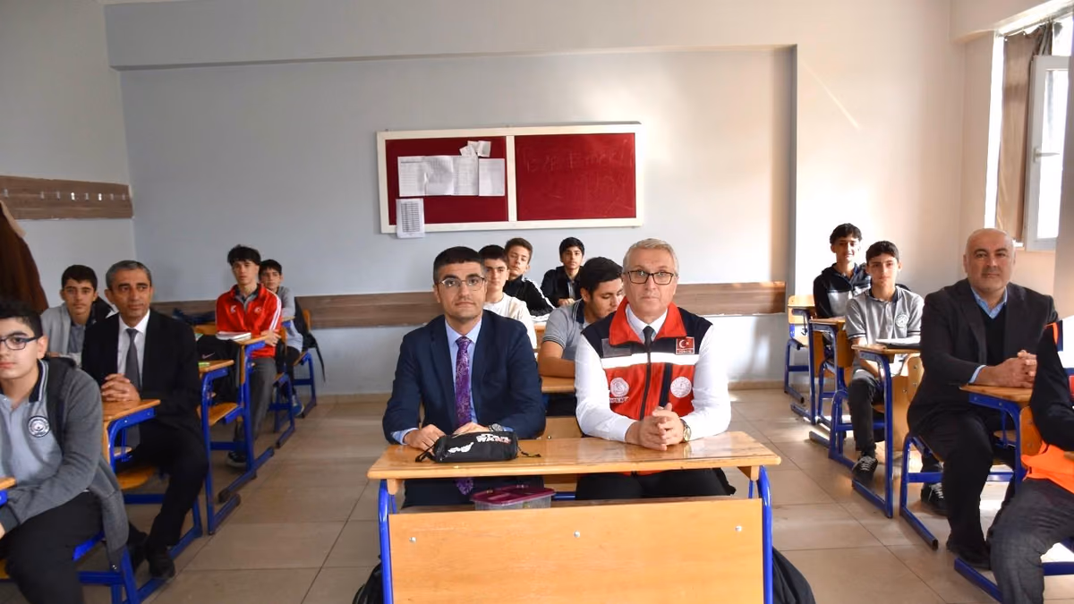 OKULLARDA EŞ ZAMANLI AFET TATBİKATI (2)