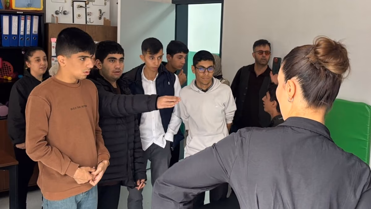 ÖZEL ÖĞRENCİLERDEN ANLAMLI ZİYARET (1)