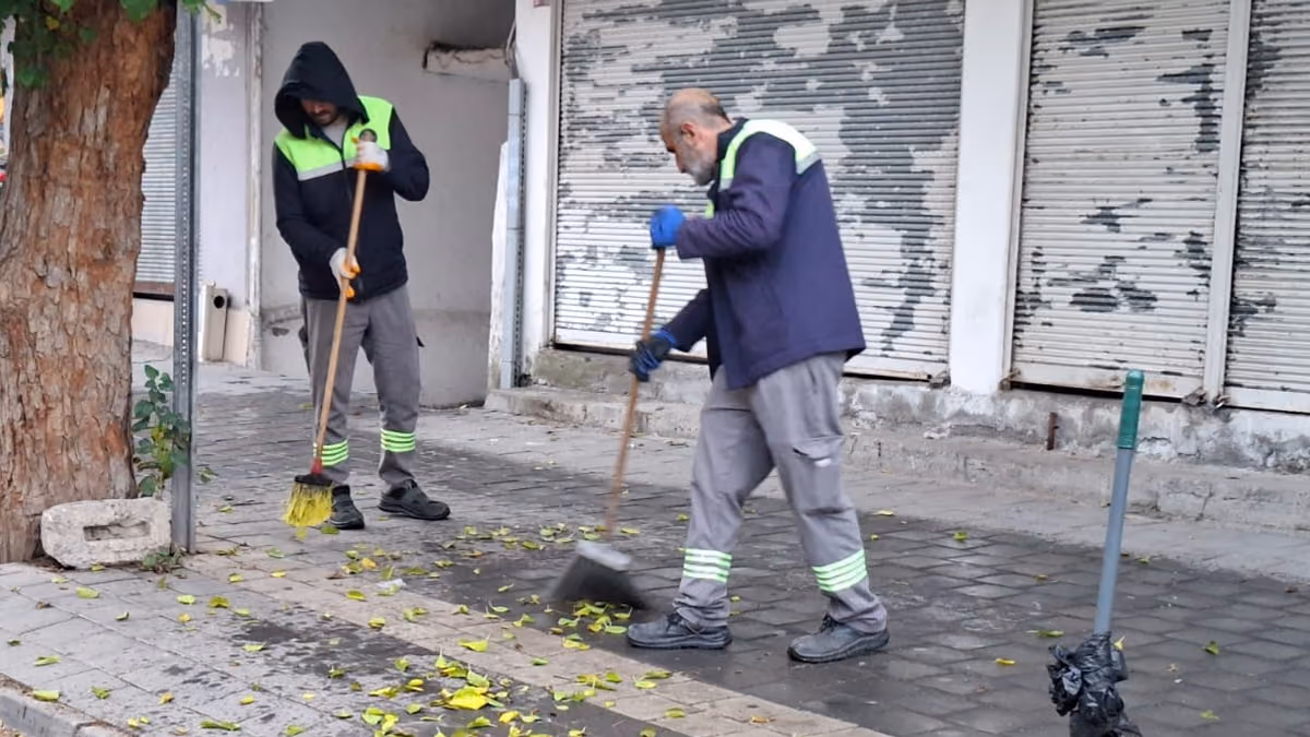 SAĞANAK ÖNCESİ MAZGALLAR TEMİZLENİYOR (1)