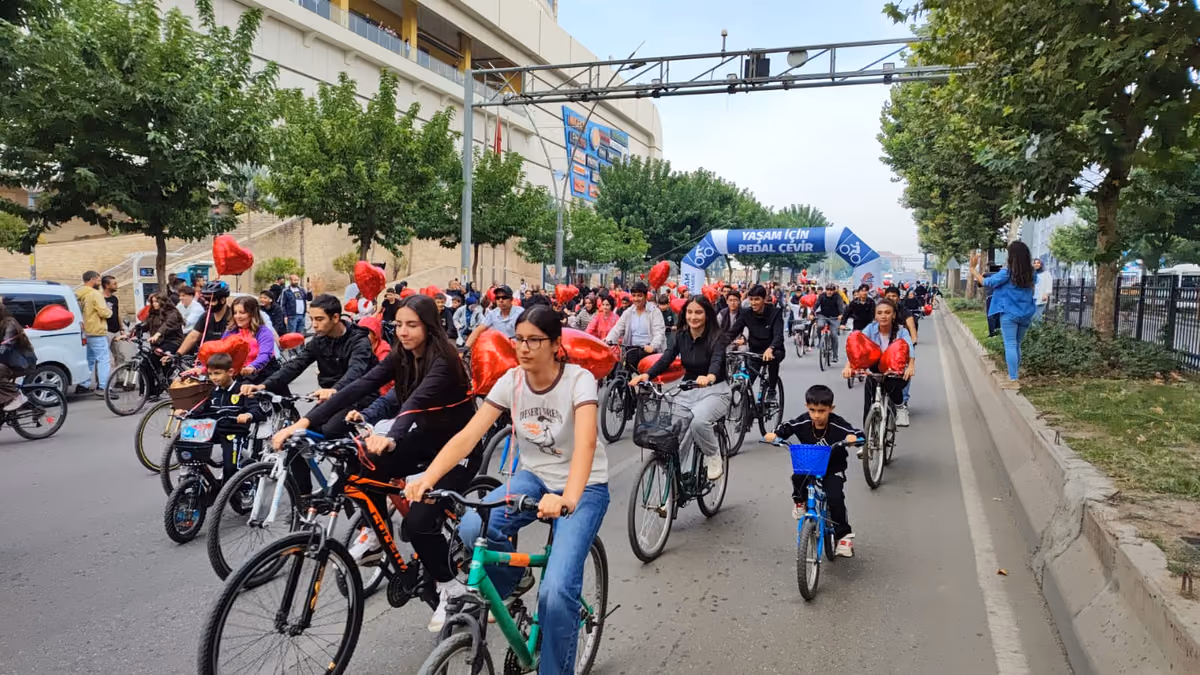 SAĞLIK İÇİN PEDAL ÇEVİRDİLER1 (2)