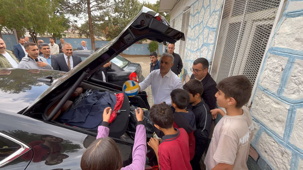 ŞANSİ’DEN KÖY OKULUNDAKİ ÖĞRENCİLERE SÜRPRİZ (2)