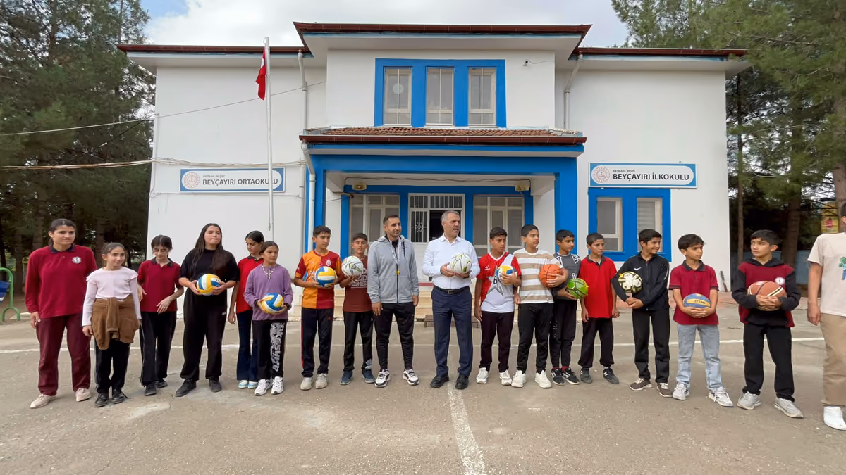ŞANSİ’DEN KÖY OKULUNDAKİ ÖĞRENCİLERE SÜRPRİZ (4)